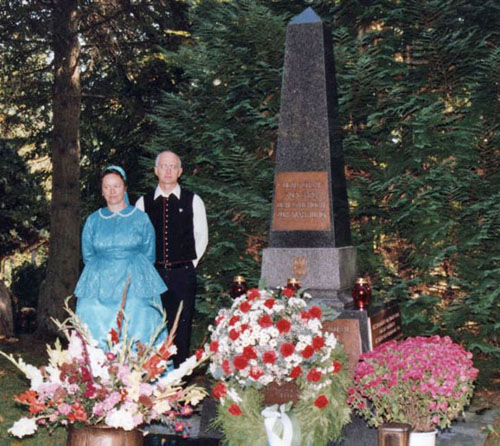 Einweihung des Gedenksteines auf dem Waldfriedhof in Backnang